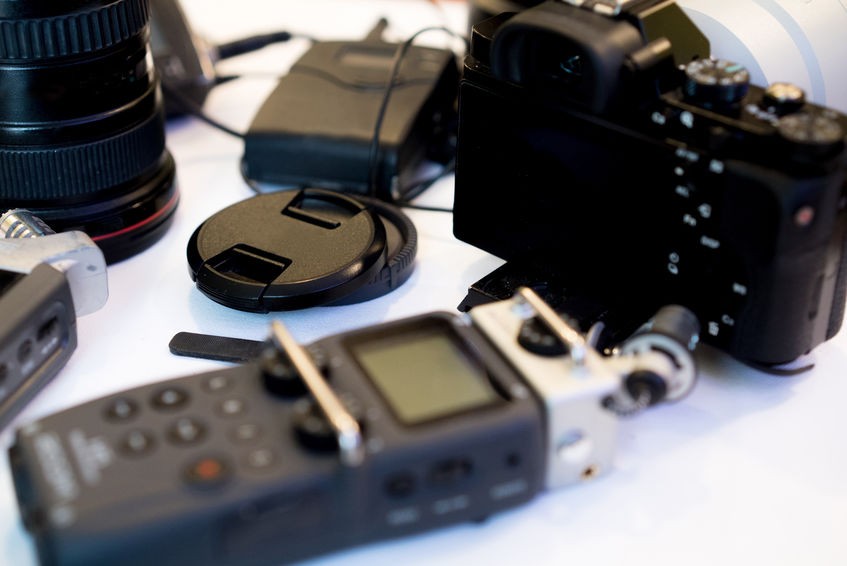 Mirrorless camera and sound recorder