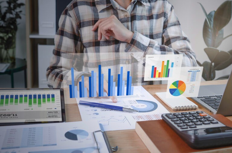 businesspeople working finance accounting analyze financi 768x506 1