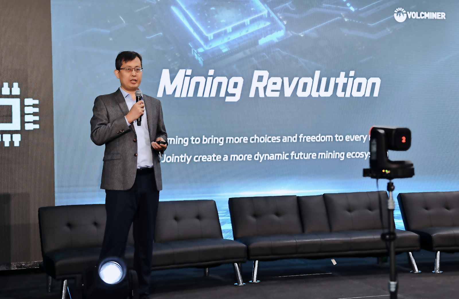 Teckvia Limited Unveils Flagship VolcMiner D1 at Mining Disrupt 2025, Captivating Industry Attention 1 unnamed 2025 04 01T035919.285